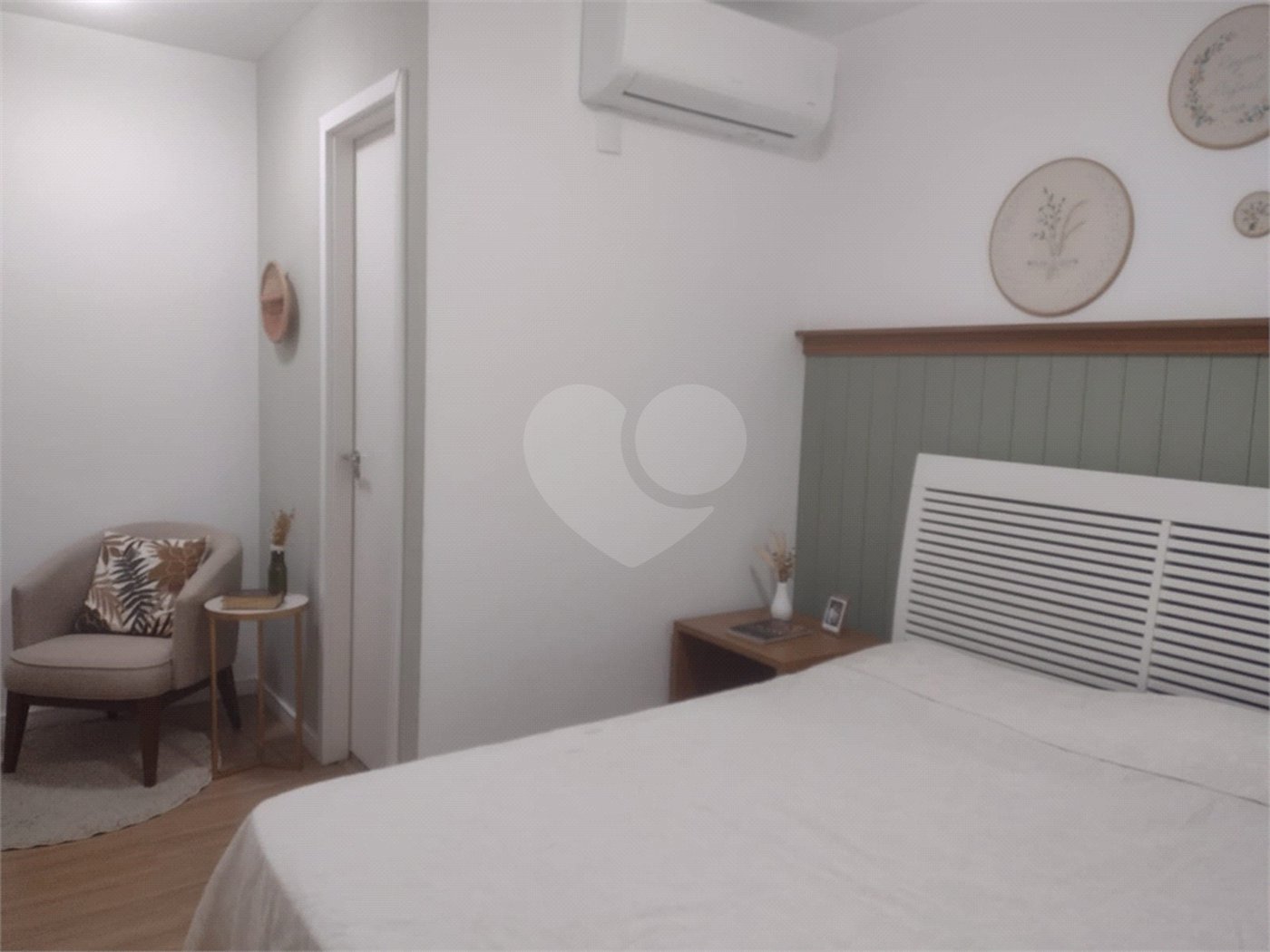 Apartamento à venda com 3 quartos, sendo 1 suíte,  em Campo Grande, São Paulo, SP