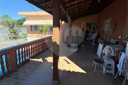 Casa Térrea à venda com 3 quartos em Vila Áurea, Poá, SP