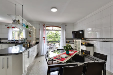 Casa à venda com 5 quartos, sendo 4 suítes, em Alto da Boa Vista, São Paulo, SP