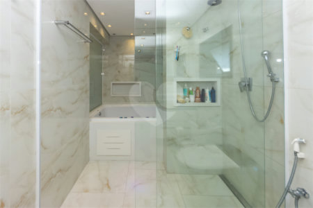 Casa à venda com 3 suítes no condomínio Reserva 8, São Paulo - SP