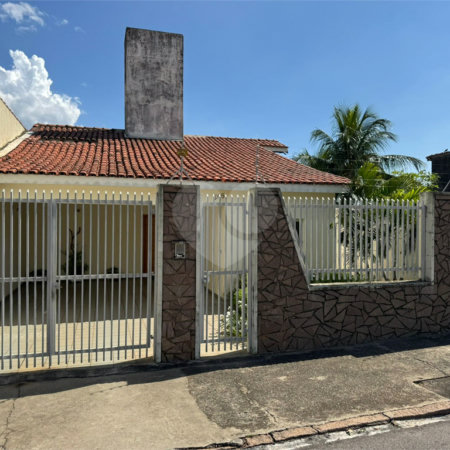 Casa à venda com 4 quartos, sendo 1 suíte,  em Vila Romão, Salto, SP