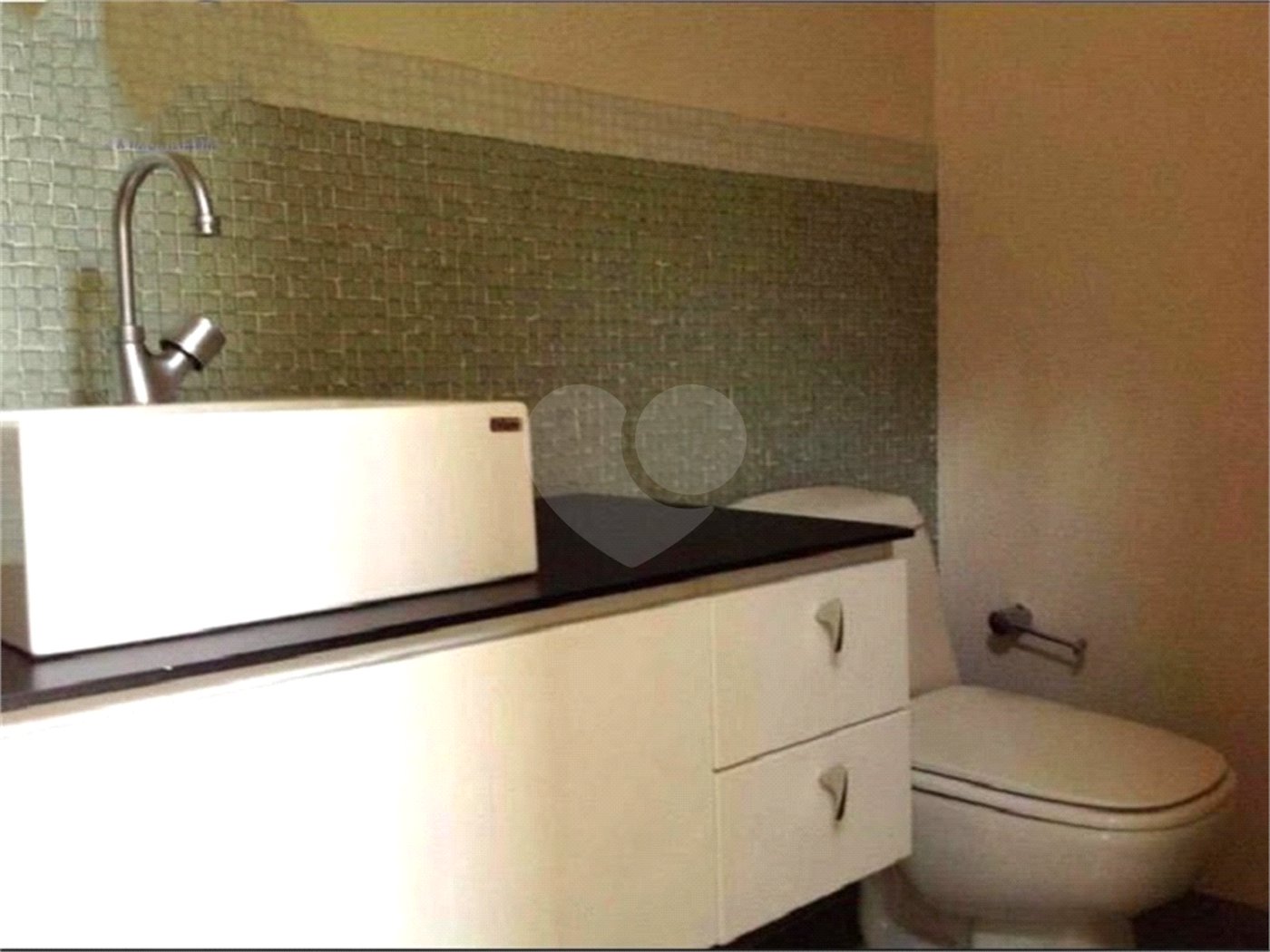 Casa à venda com 4 quartos, sendo 2 suítes, no condomínio Bosque de Grevilea, Vinhedo - SP