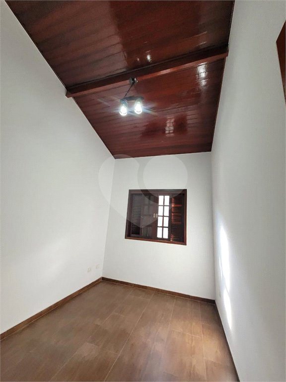 Sobrado à venda com 3 quartos, sendo 1 suíte,  em Jardim Ana Rosa, Suzano, SP