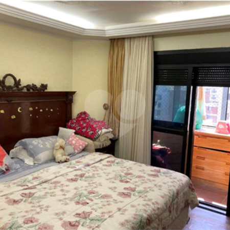 Apartamento à venda com 4 quartos, sendo 2 suítes,  em Moema, São Paulo, SP