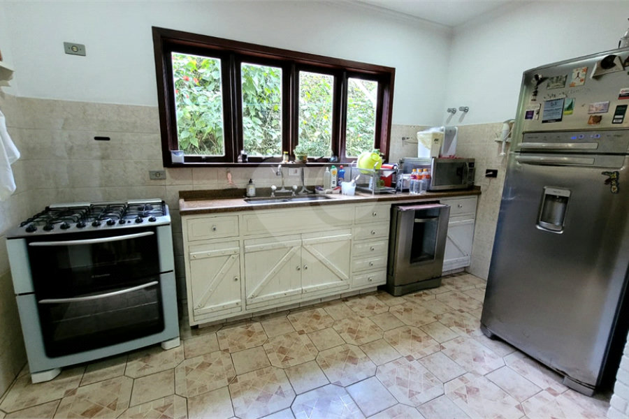 Casa à venda ou para alugar com 4 quartos, sendo 3 suítes, no condomínio Associação Reserva das Hortênsias, Mairiporã - SP