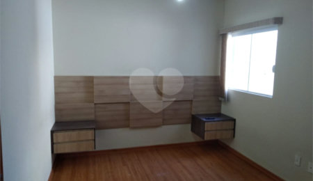 Sobrado à venda com 2 quartos em Reneville, Mairinque, SP