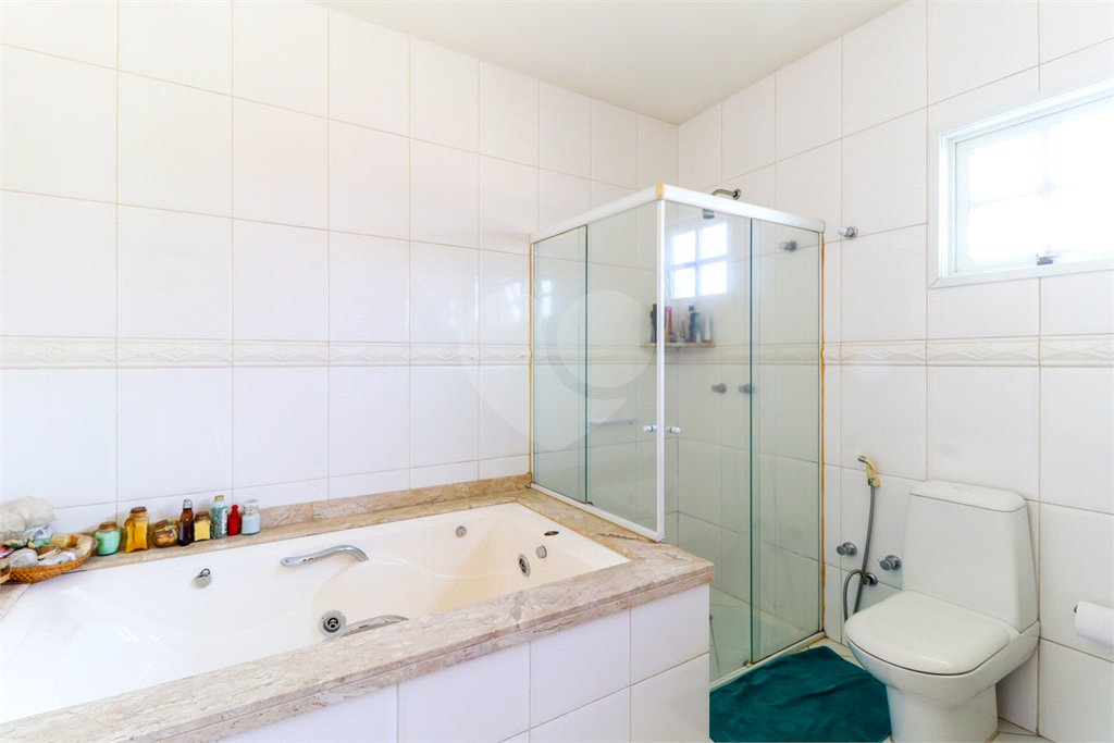 Sobrado à venda ou para alugar com 4 quartos, sendo 3 suítes, em Vila Madalena, São Paulo, SP