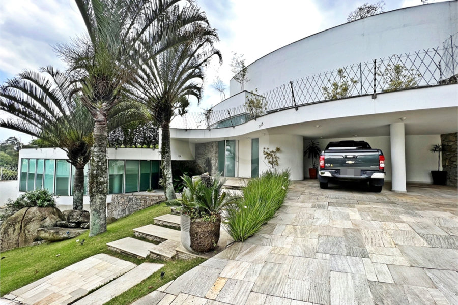 Casa à venda com 4 suítes no condomínio Residencial Jd. Ibiratiba, São Paulo - SP