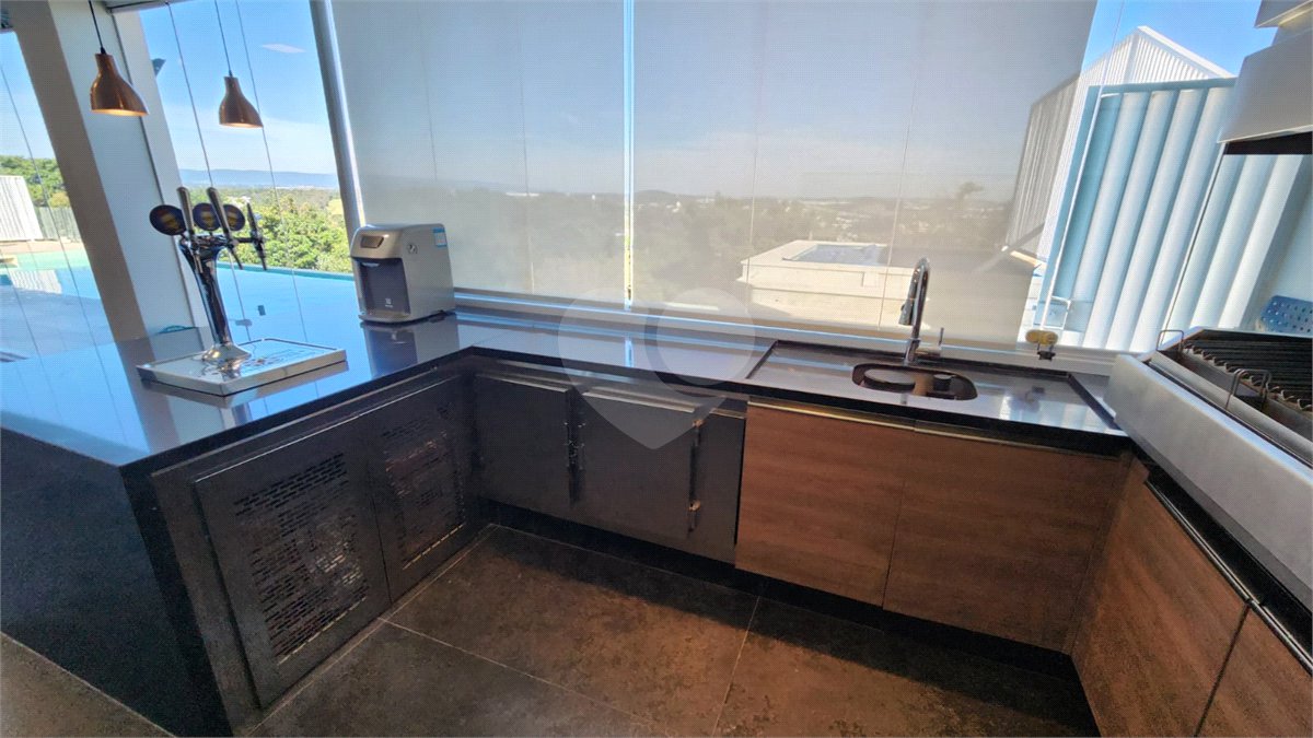 Casa à venda com 5 quartos, sendo 2 suítes, no condomínio Residencial Jardim Primavera, Louveira - SP
