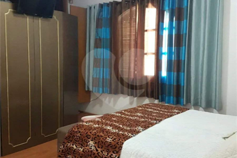 Casa à venda com 4 quartos, sendo 2 suítes, no condomínio Ibiratiba, São Paulo - SP