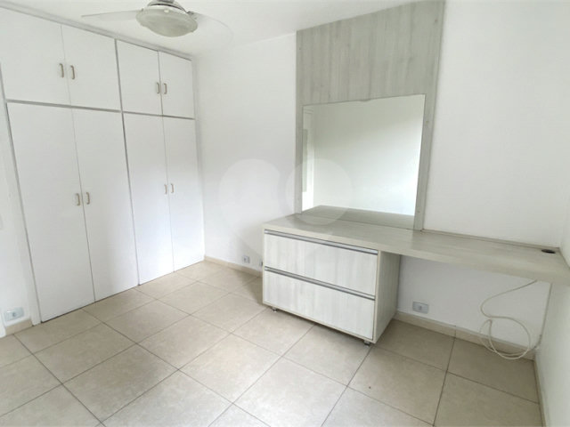 Apartamento à venda com 3 quartos, sendo 1 suíte,  em Campo Belo, São Paulo, SP