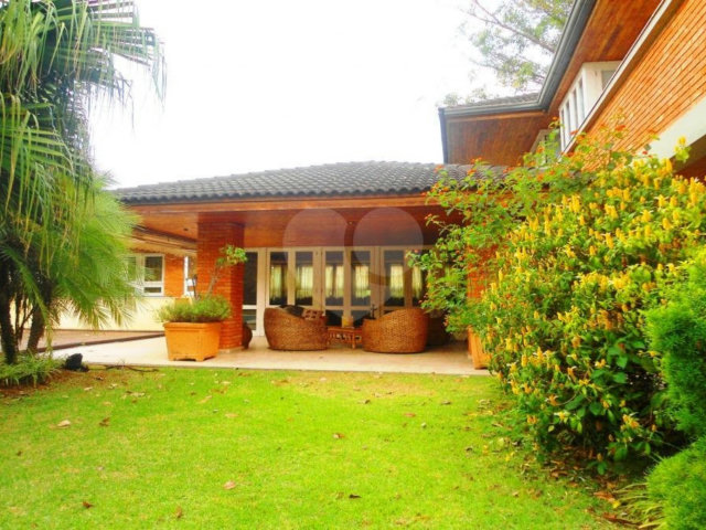 Sobrado à venda com 4 suítes em Jardim Cordeiro, São Paulo, SP