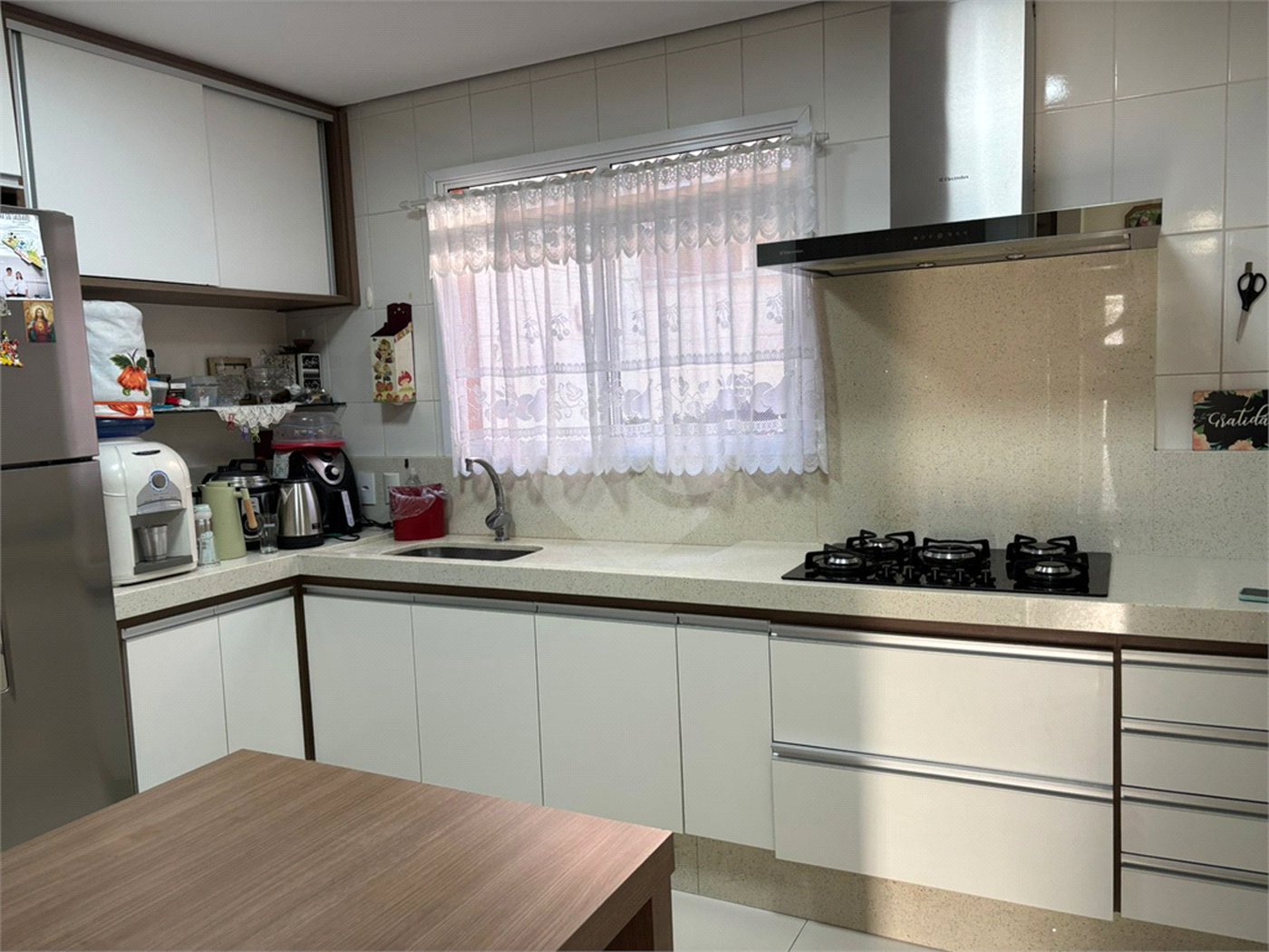 Casa à venda com 3 quartos, sendo 1 suíte, no condomínio Vila Nova Horizonte, Suzano - SP