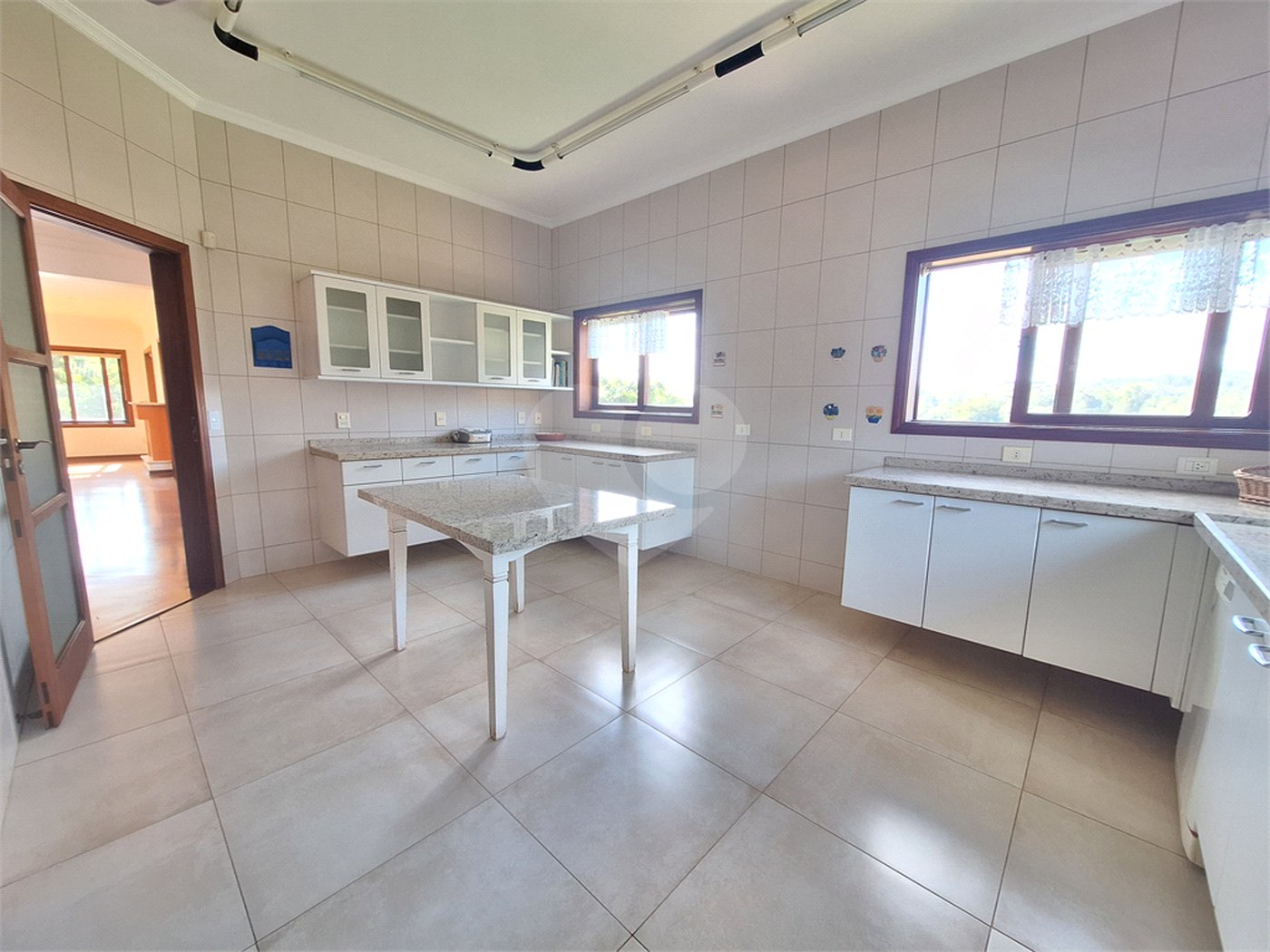 Casa à venda com 3 suítes no condomínio Chácaras do Lago, Vinhedo - SP