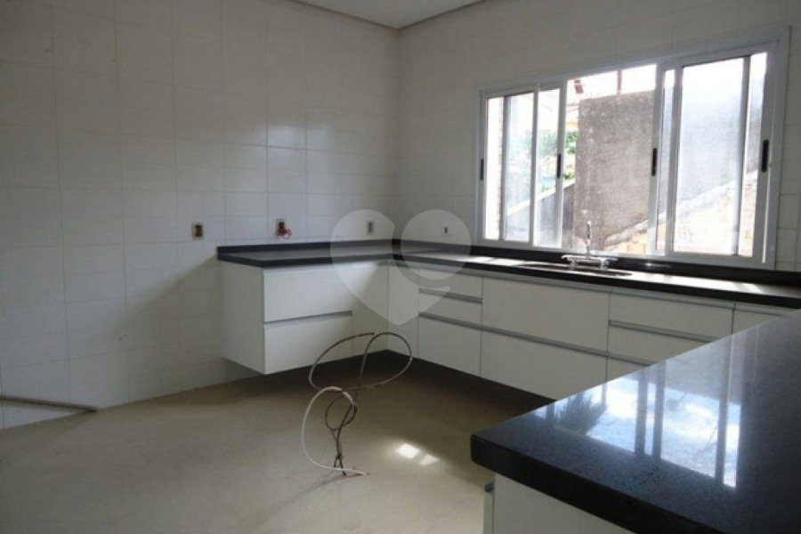 Sobrado à venda com 3 quartos, sendo 1 suíte, em Vila Irmãos Arnoni, São Paulo, SP