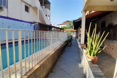 Casa à venda com 4 quartos, sendo 1 suíte, em Bangu, Rio de Janeiro, RJ