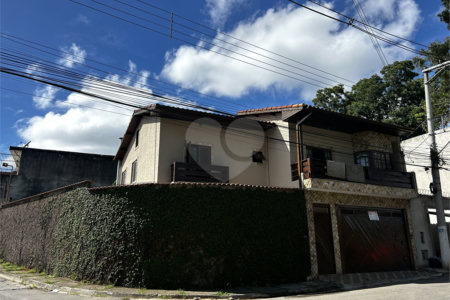 Sobrado à venda com 3 quartos, sendo 1 suíte,  em Vila Romanópolis, Ferraz de Vasconcelos, SP