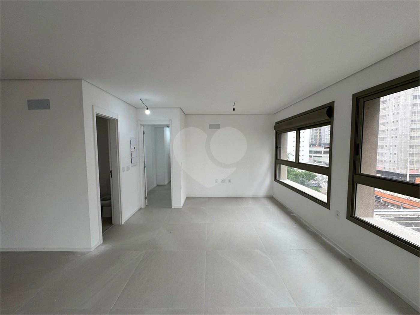Apartamento à venda com 3 suítes em Moema, São Paulo, SP