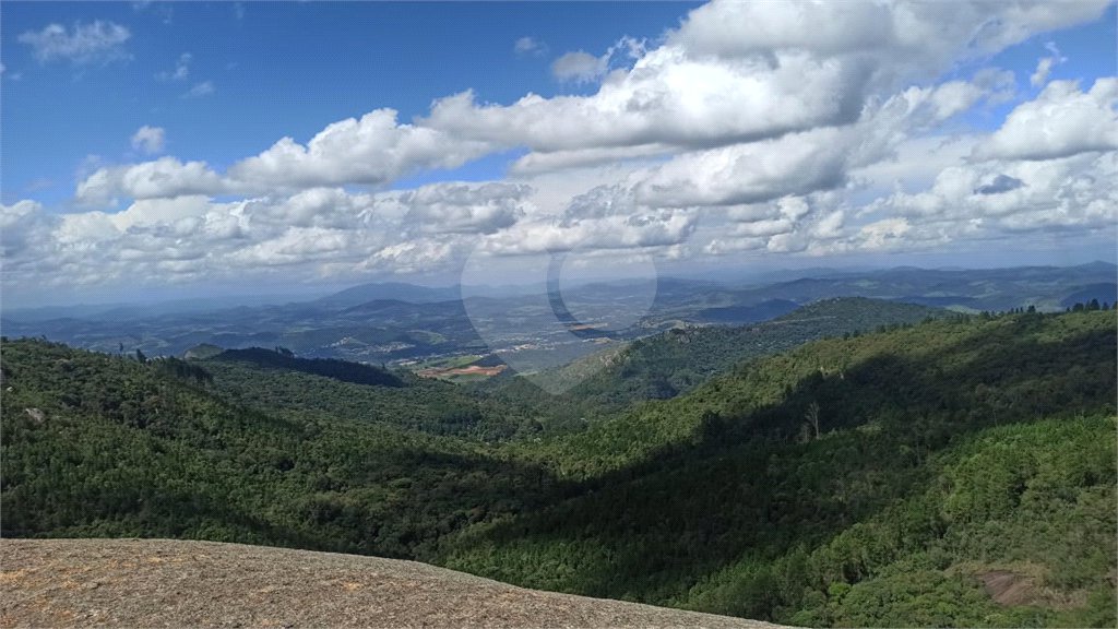 Casa à venda com 3 suítes no condomínio Shamballa II, Atibaia - SP