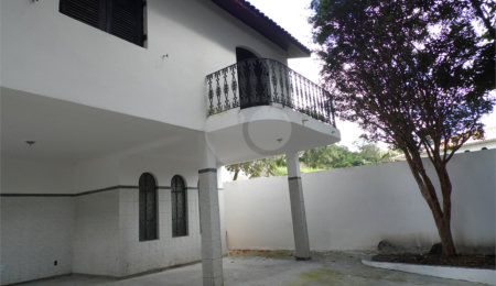 Casa à venda com 5 quartos, sendo 3 suítes, em Vila São Francisco, São Paulo, SP