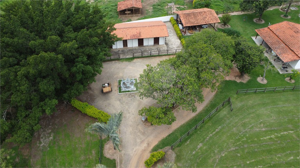 Casa à venda com 8 quartos, sendo 4 suítes, no condomínio Santa Filomena, Salto - SP