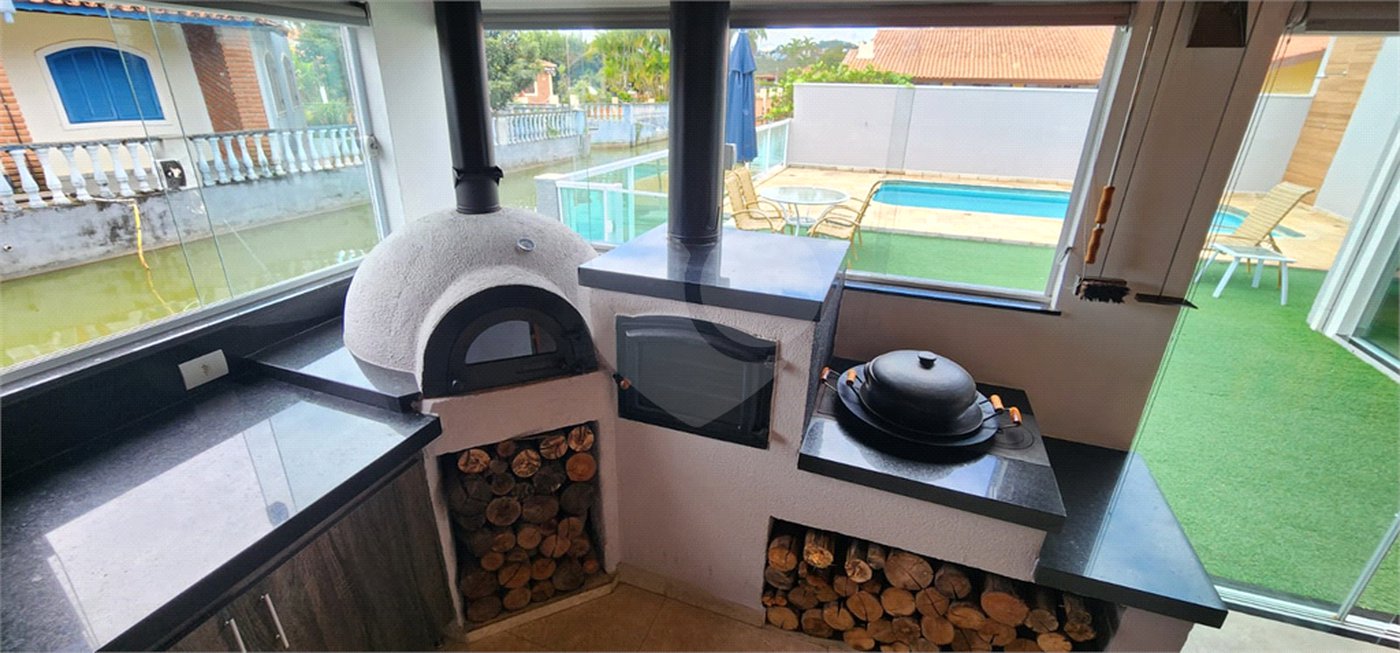 Casa à venda com 4 quartos, sendo 2 suítes, no condomínio Marinas, Bom Jesus dos Perdões - SP