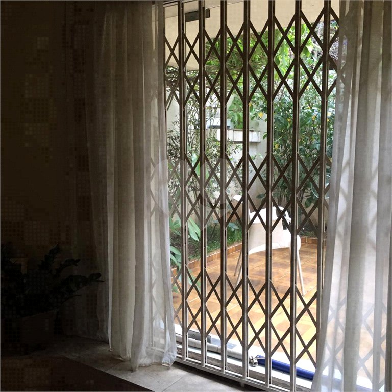 Sobrado à venda com 3 quartos, sendo 1 suíte, em Vila Mariana, São Paulo, SP