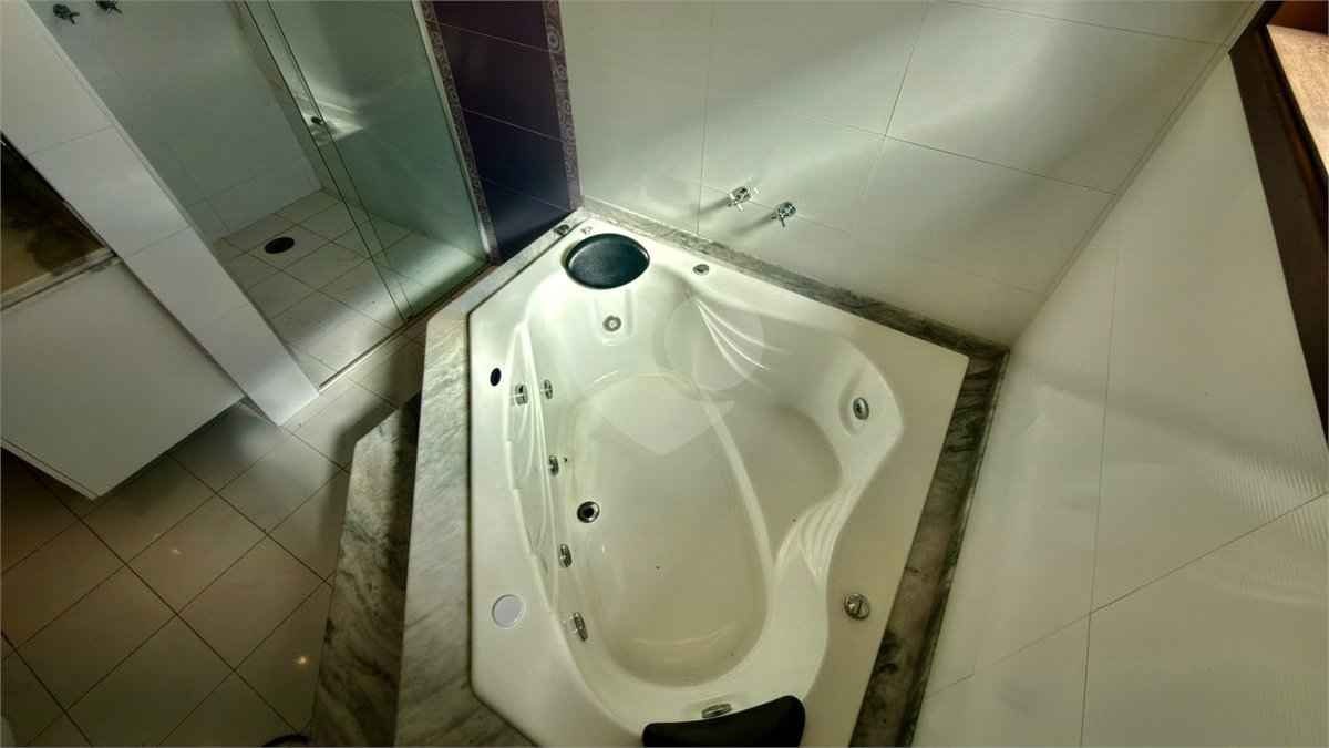 Casa à venda com 4 suítes no condomínio Parque Village Castelo, Itu - SP