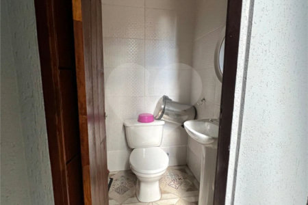 Sobrado à venda com 4 quartos, sendo 2 suítes,  em Jardim Marisa, São Paulo, SP