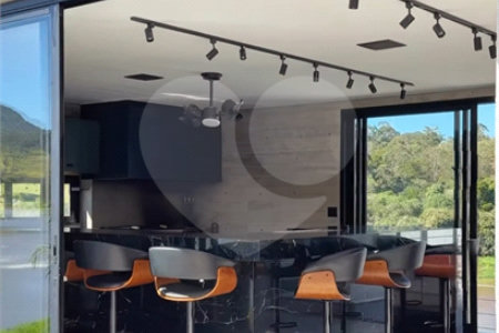 Casa à venda com 3 suítes no condomínio Figueira Garden, Atibaia - SP