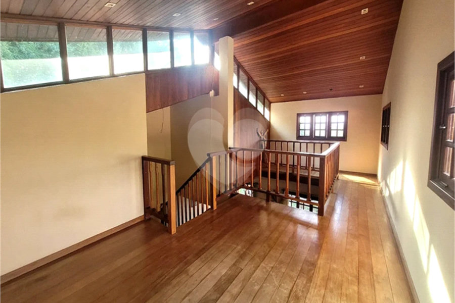 Casa à venda com 4 quartos, sendo 1 suíte, no condomínio Alpes da Cantareira, Mairiporã - SP