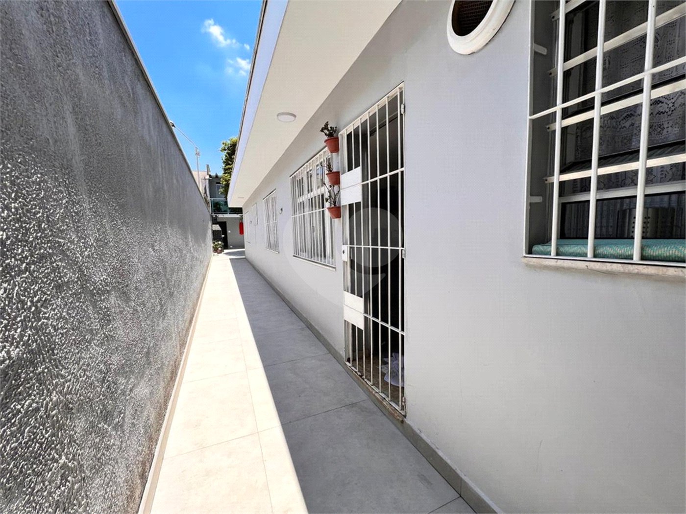 Casa à venda com 3 quartos, sendo 1 suíte, em Jardim Oriental, São Paulo, SP