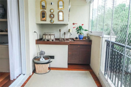 Apartamento à venda com 3 suítes em Real Parque, São Paulo, SP