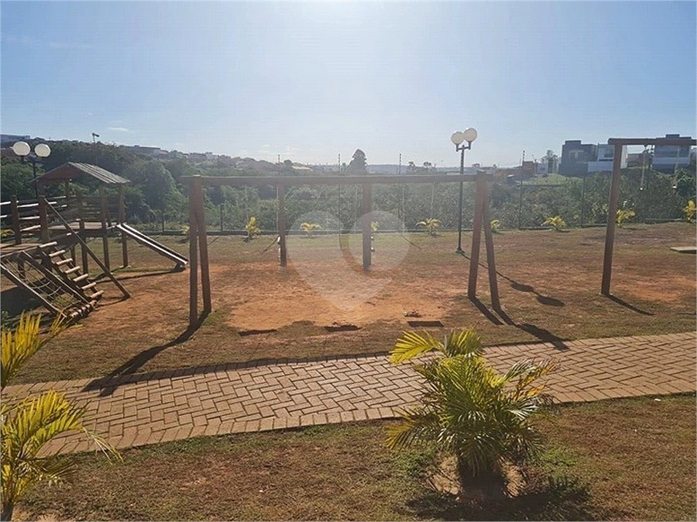 Casa à venda com 3 quartos, sendo 1 suíte, no condomínio Horto Florestal Villagio, Sorocaba - SP