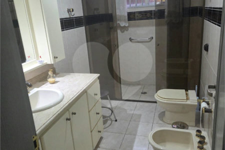 Sobrado à venda com 4 quartos, sendo 1 suíte, em Vila Graciosa, São Paulo, SP