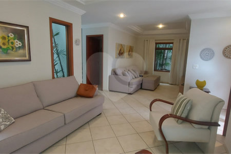 Sobrado à venda com 3 quartos, sendo 1 suíte, em Jardim Santa Rosália, Sorocaba, SP