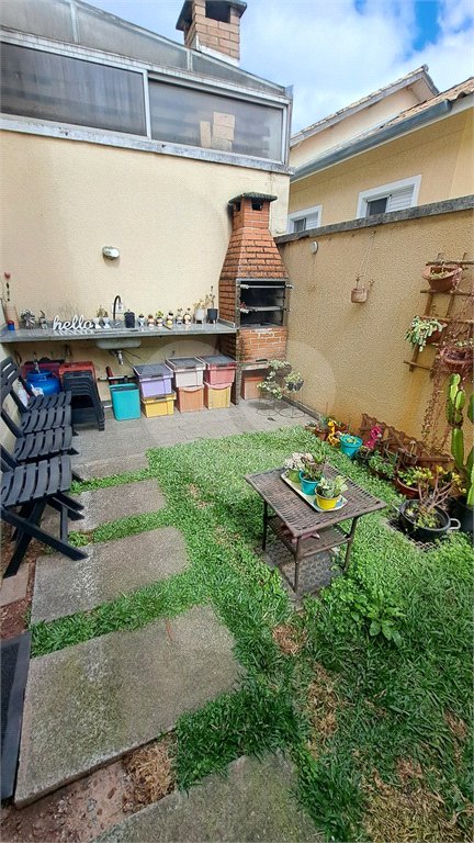 Casa à venda com 3 quartos, sendo 1 suíte,  no condomínio Moradas do Horto, São Paulo - SP