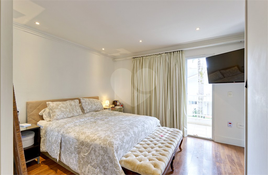 Casa à venda com 3 quartos, sendo 1 suíte, no condomínio Magnólia Gardens, São Paulo - SP
