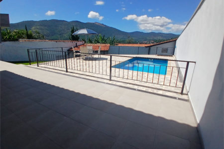 Casa à venda com 3 quartos, sendo 1 suíte,  em Recreio Maristela, Atibaia, SP