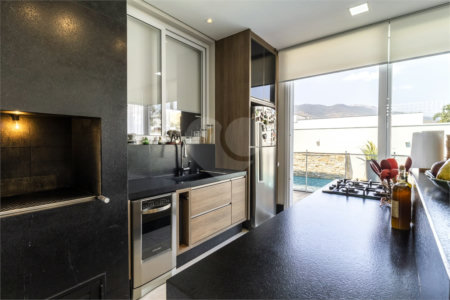 Casa à venda com 4 suítes no condomínio Granville, Atibaia - SP