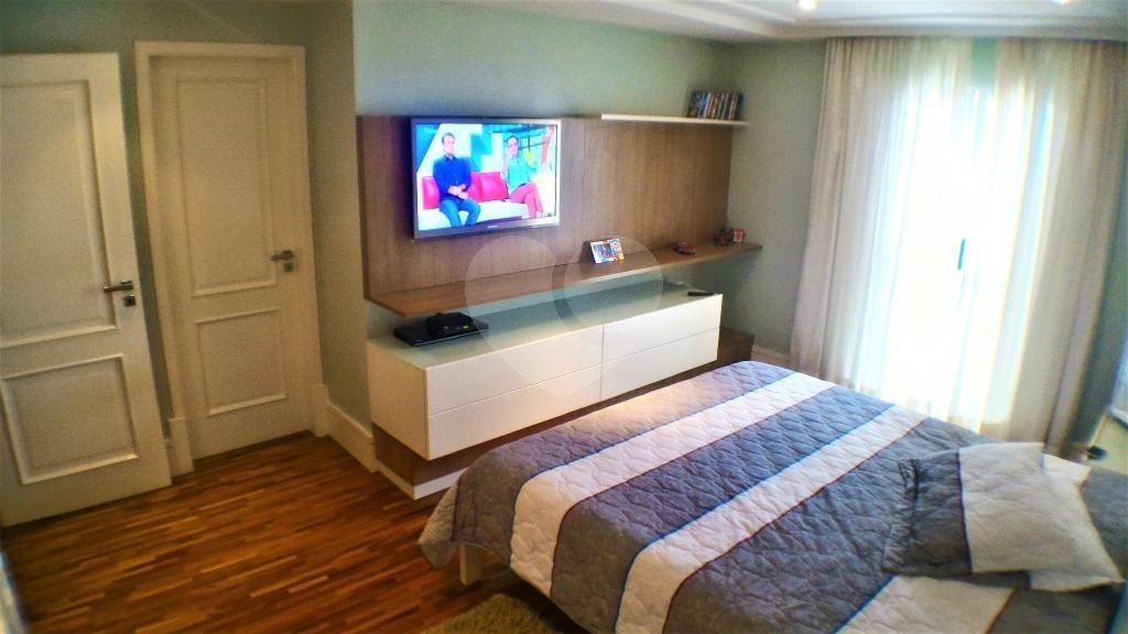 Casa à venda com 5 suítes no condomínio Travessa Tenente Ariston de Oliveira,4, São Paulo - SP