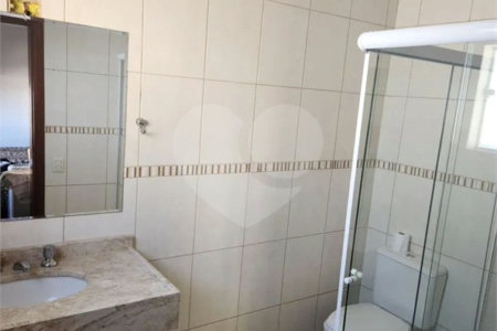 CASA EM CONDOMÍNIO FECHADO COM 220M² Área Construída e 1500m² de Area Total com 4 Suítes. Cond Village de Atibaia - Atibaia -Sp