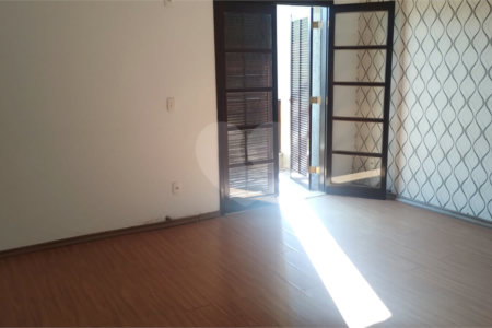Sobrado à venda com 4 quartos, sendo 2 suítes,  em Vila Oliveira, Mogi das Cruzes, SP