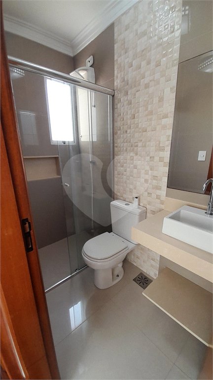 Casa à venda com 3 quartos, sendo 1 suíte, no condomínio Residencial Jardins, São Bernardo do Campo - SP