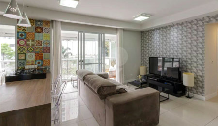 Apartamento à venda com 2 quartos, sendo 1 suíte,  em Vila Andrade, São Paulo, SP