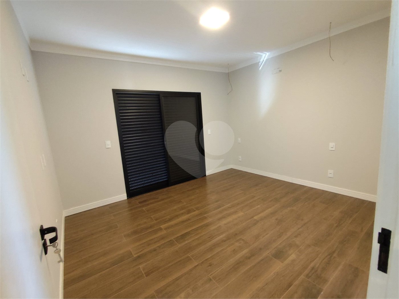 Casa à venda com 4 quartos, sendo 3 suítes,  no condomínio Residencial Golden Ville, Itapetininga - SP