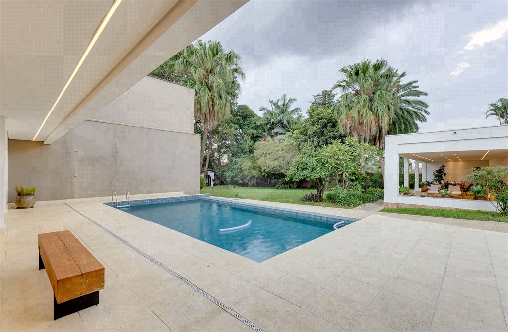 Casa Térrea à venda ou para alugar com 4 suítes em Alto da Boa Vista, São Paulo, SP
