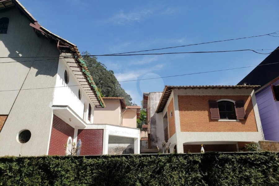 Sobrado à venda com 4 quartos, sendo 1 suíte, em Jardim Floresta, São Paulo, SP