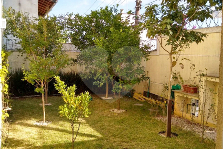 Casa à venda com 2 suítes no condomínio Residencial Pedro, São Paulo - SP