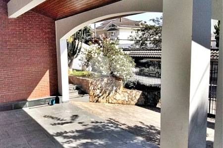 Sobrado à venda com 4 quartos, sendo 2 suítes, em Jardim São Bento, São Paulo, SP